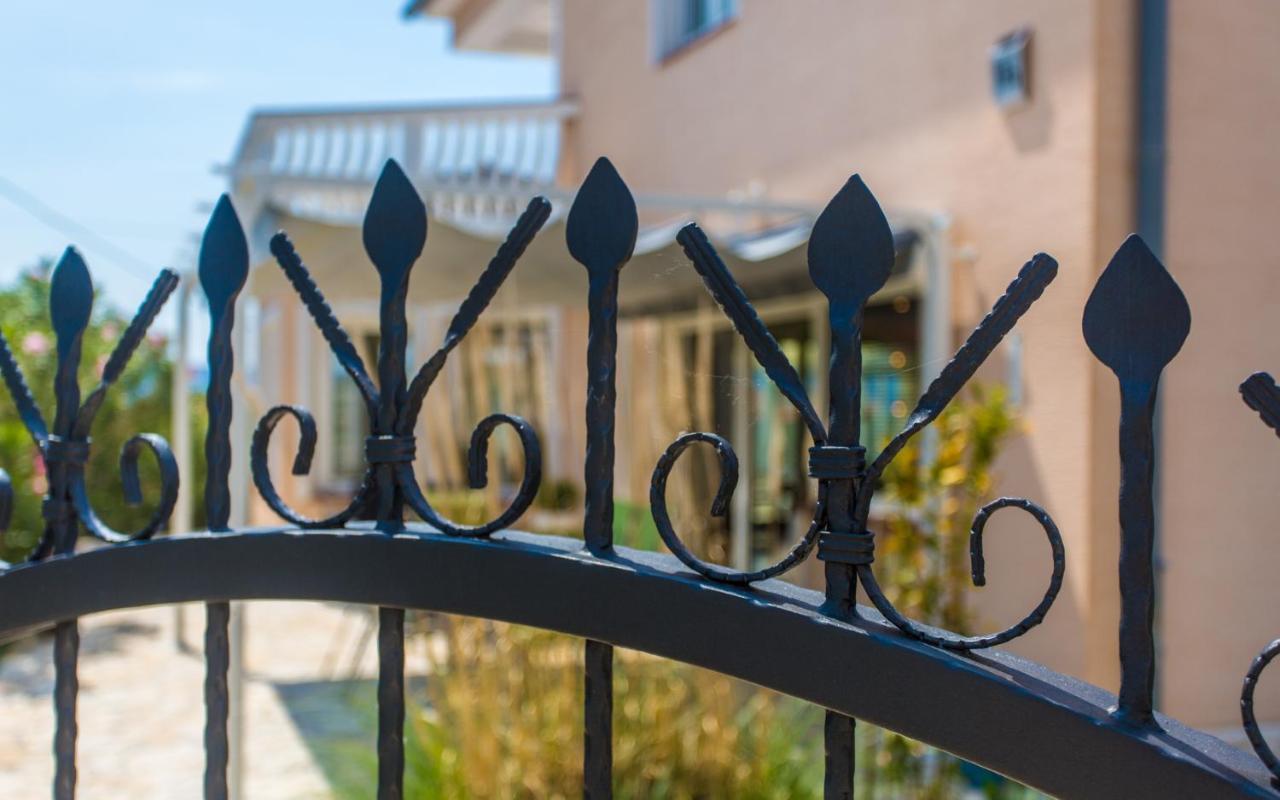 Holiday Home Nika Linardici Ngoại thất bức ảnh